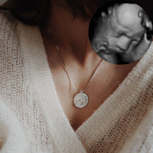 Custom ultrasound pendant necklace – personalised pregnancy keepsake jewelry handcrafted from your baby’s ultrasound scan image in sterling silver, gold-plated, or solid gold.