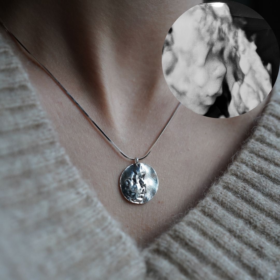 Custom ultrasound pendant necklace – personalised pregnancy keepsake jewelry handcrafted from your baby’s ultrasound scan image in sterling silver, gold-plated, or solid gold.