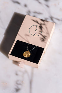 Custom ultrasound pendant necklace – personalised pregnancy keepsake jewelry handcrafted from your baby’s ultrasound scan image in sterling silver, gold-plated, or solid gold.